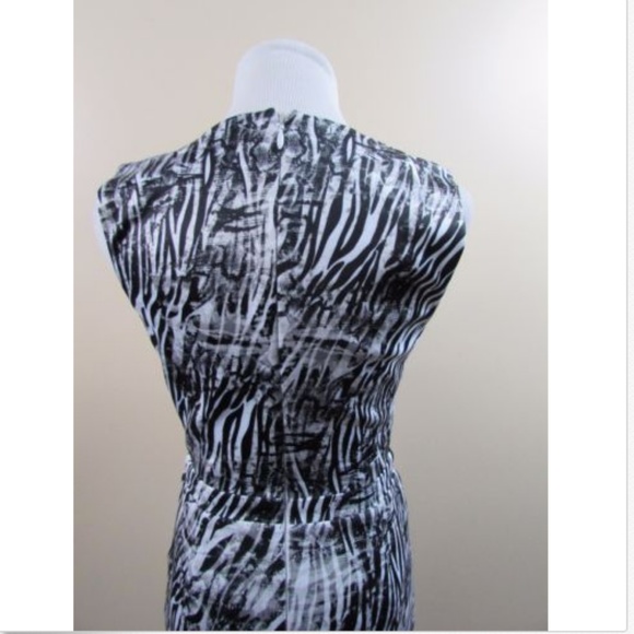 BEBE Zebra Black White Plunging V Neck Scuba Dress - Picture 6 of 7